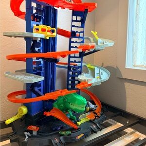 Mega Race Tower with Blue and Orange Tracks